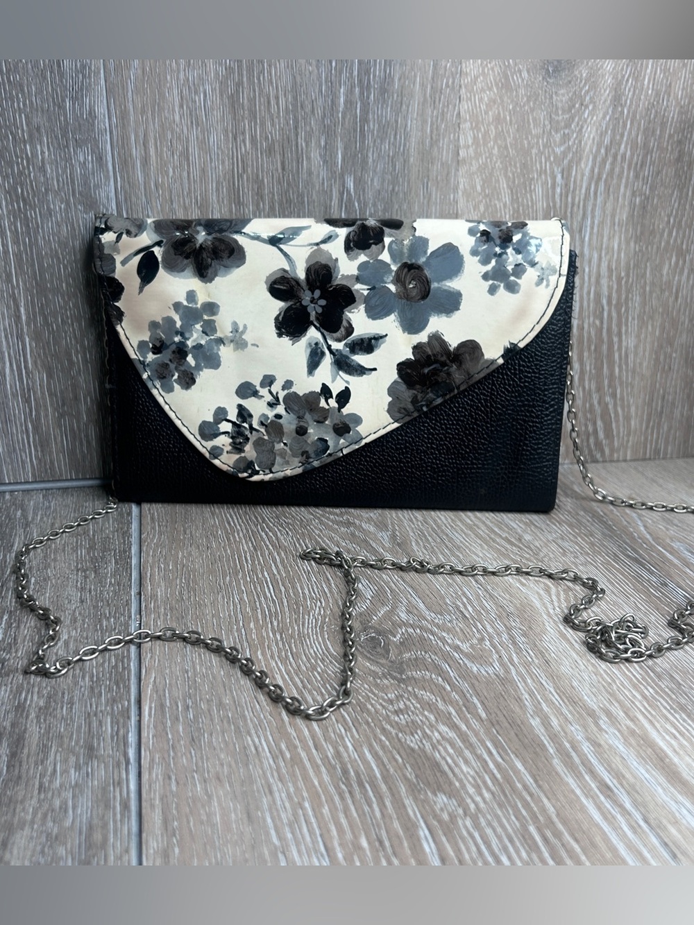Black Floral Clutch Wallet w/ Chain Strap – Chic Evening Bag